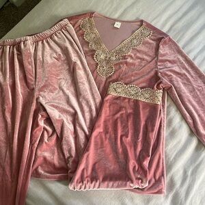 Pink velvet pajama set, size small